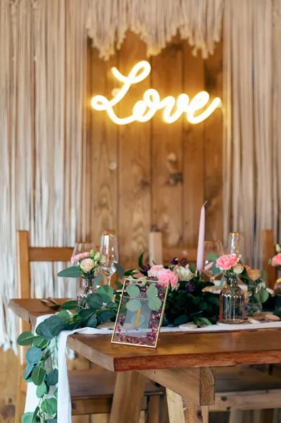 Neonskylt LED - Love - 61 x 27,4 cm