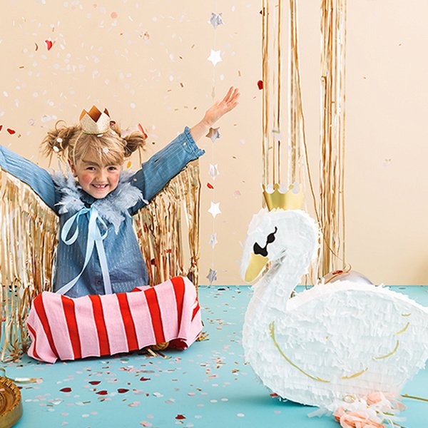 Piñata - Lovely Swan Piñata - Lovely Swan