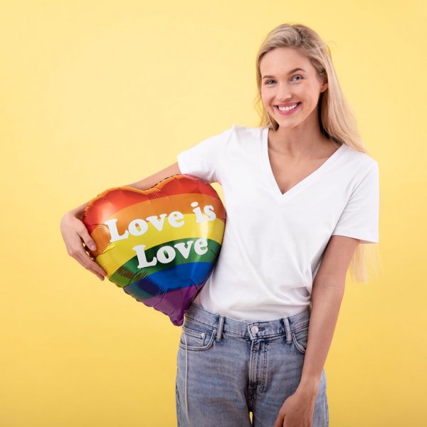 Folieballong - Hjärta - Love is love Folieballong - Hjärta - Love is love
