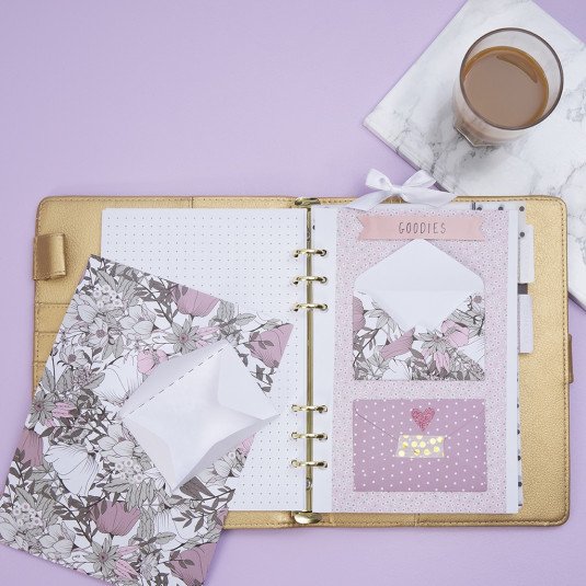 Kalender - 19x23,5cm - Guld Kalender - 19x23,5cm - Guld