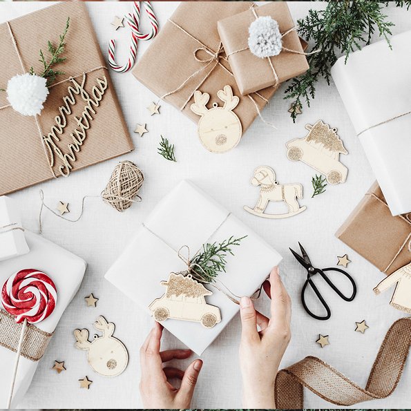 Sm hngande dekorationer - Tr - Christmas Mix - 10-pack